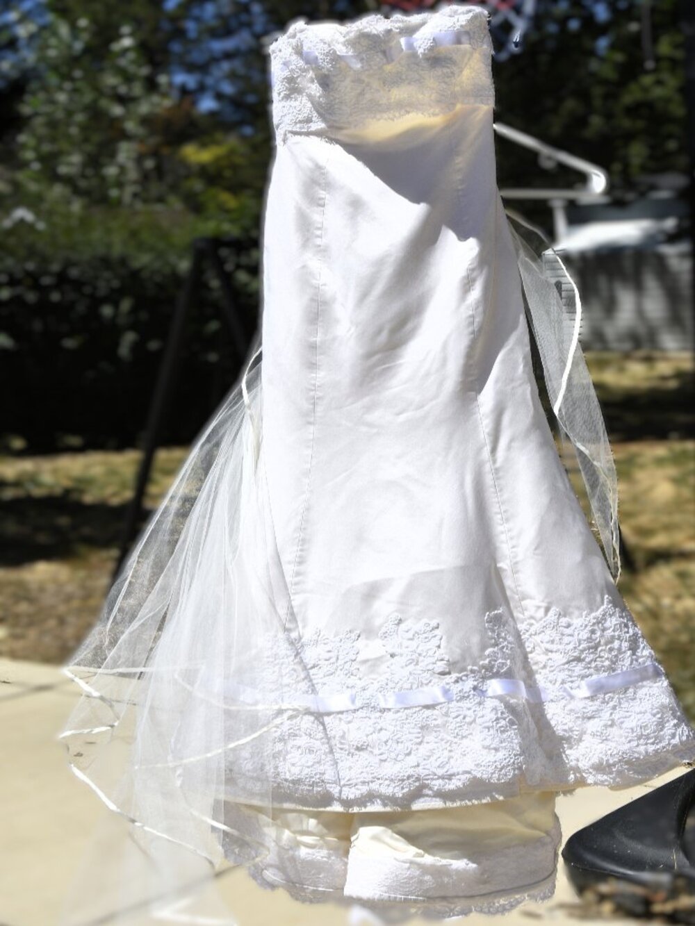Alvina Valenta Couture Collection Creme & White Strapless Wedding Dress Size 2? - Picture 2 of 15